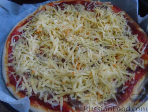 Простая пицца с домашней колбасой